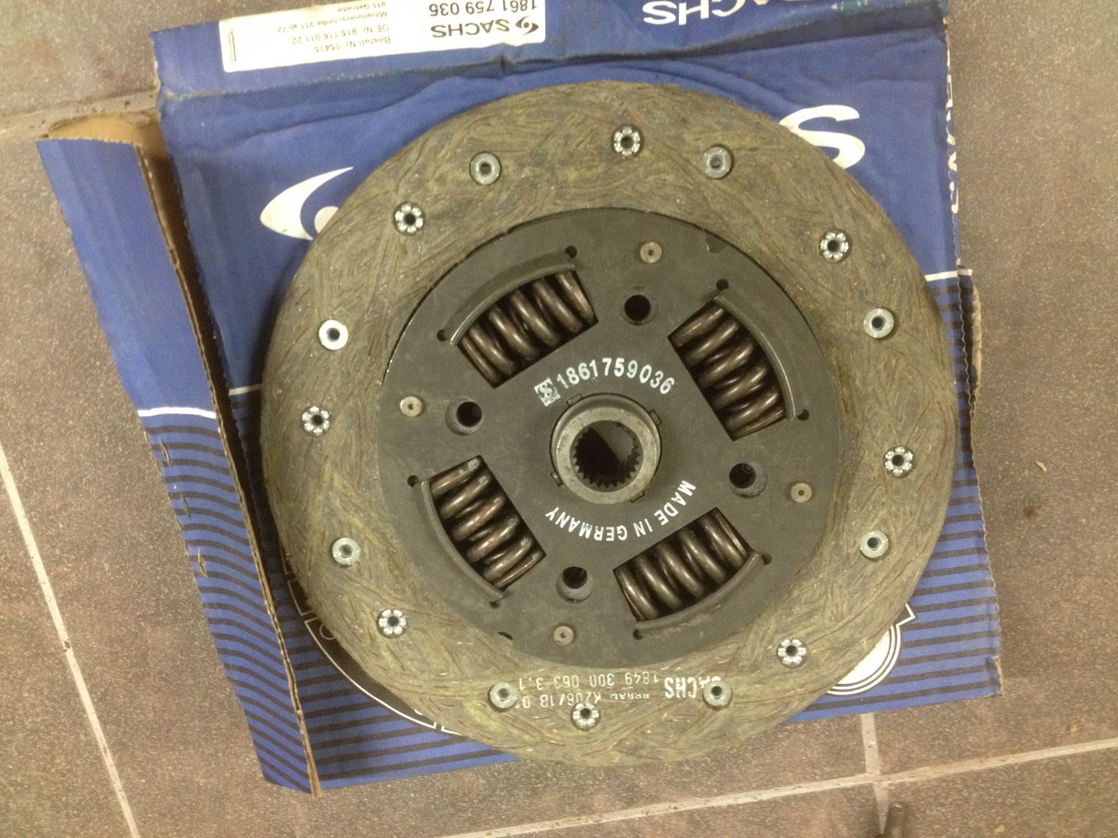 911-01 Clutch disc.jpg