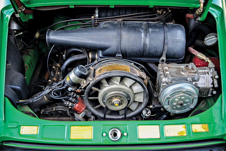 1973-porsche-911t-2-4-targa-engine.jpg